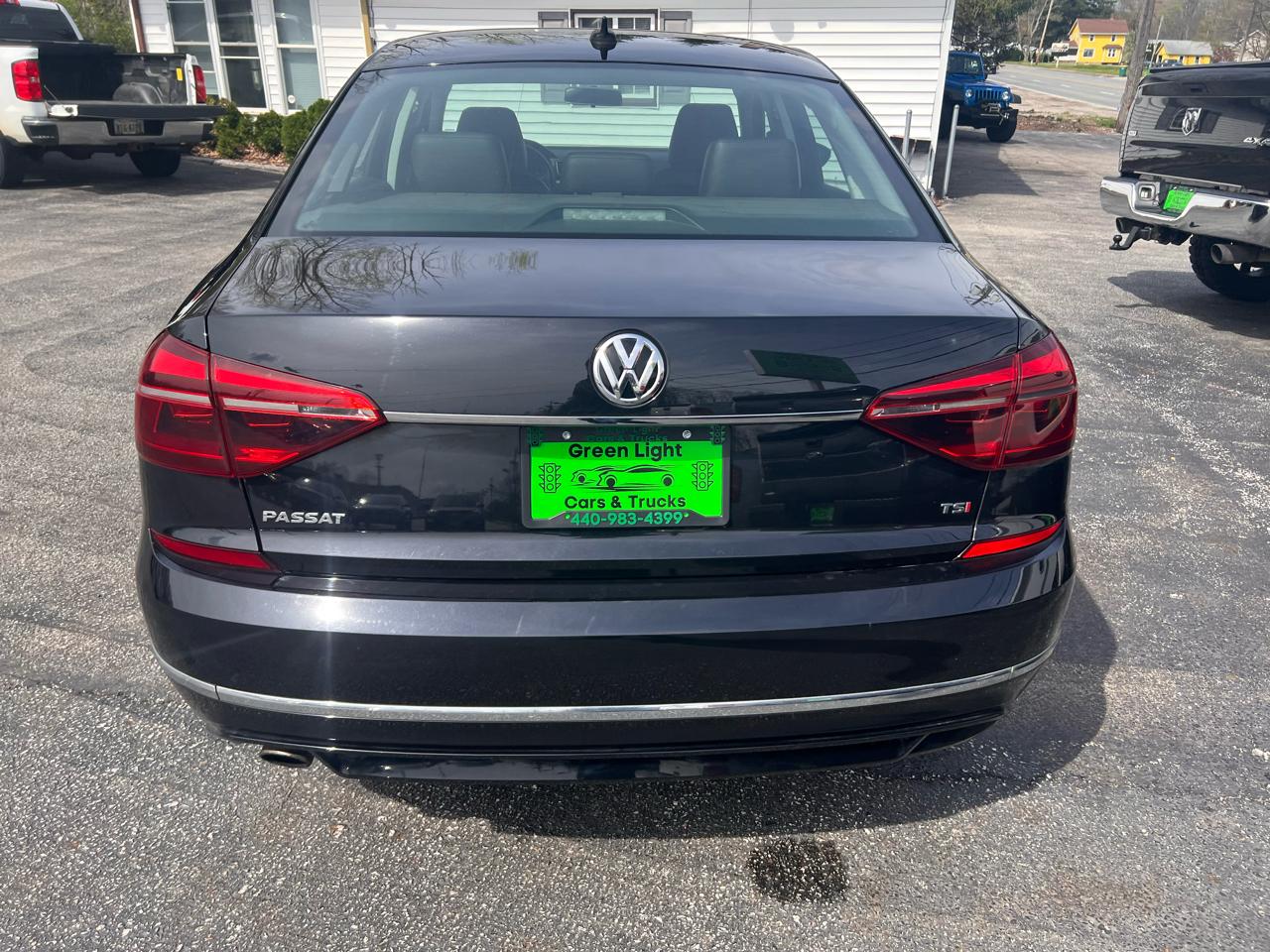 Volkswagen Passat R-Line w/Comfort Pkg Auto 2017