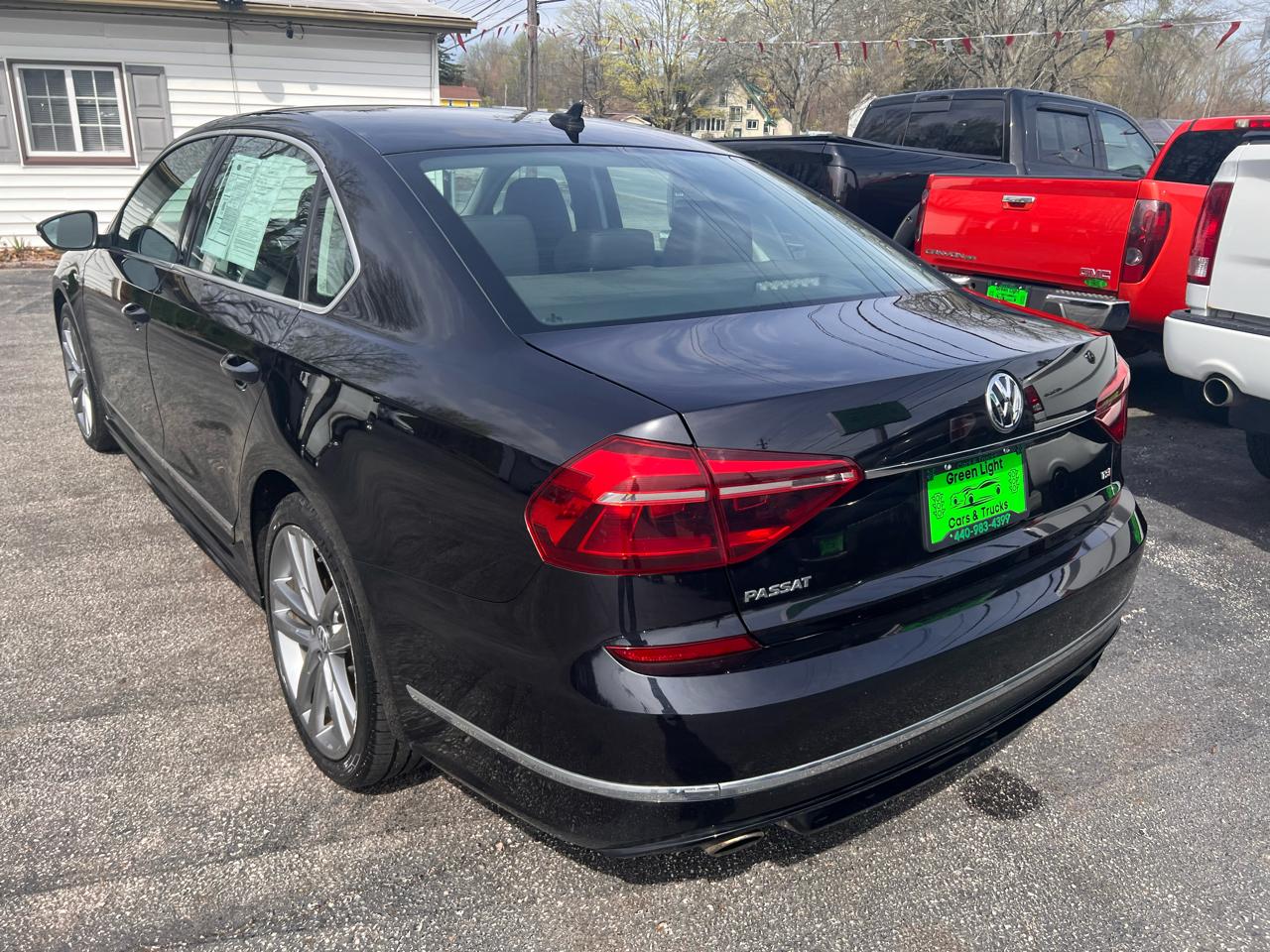 Volkswagen Passat R-Line w/Comfort Pkg Auto 2017