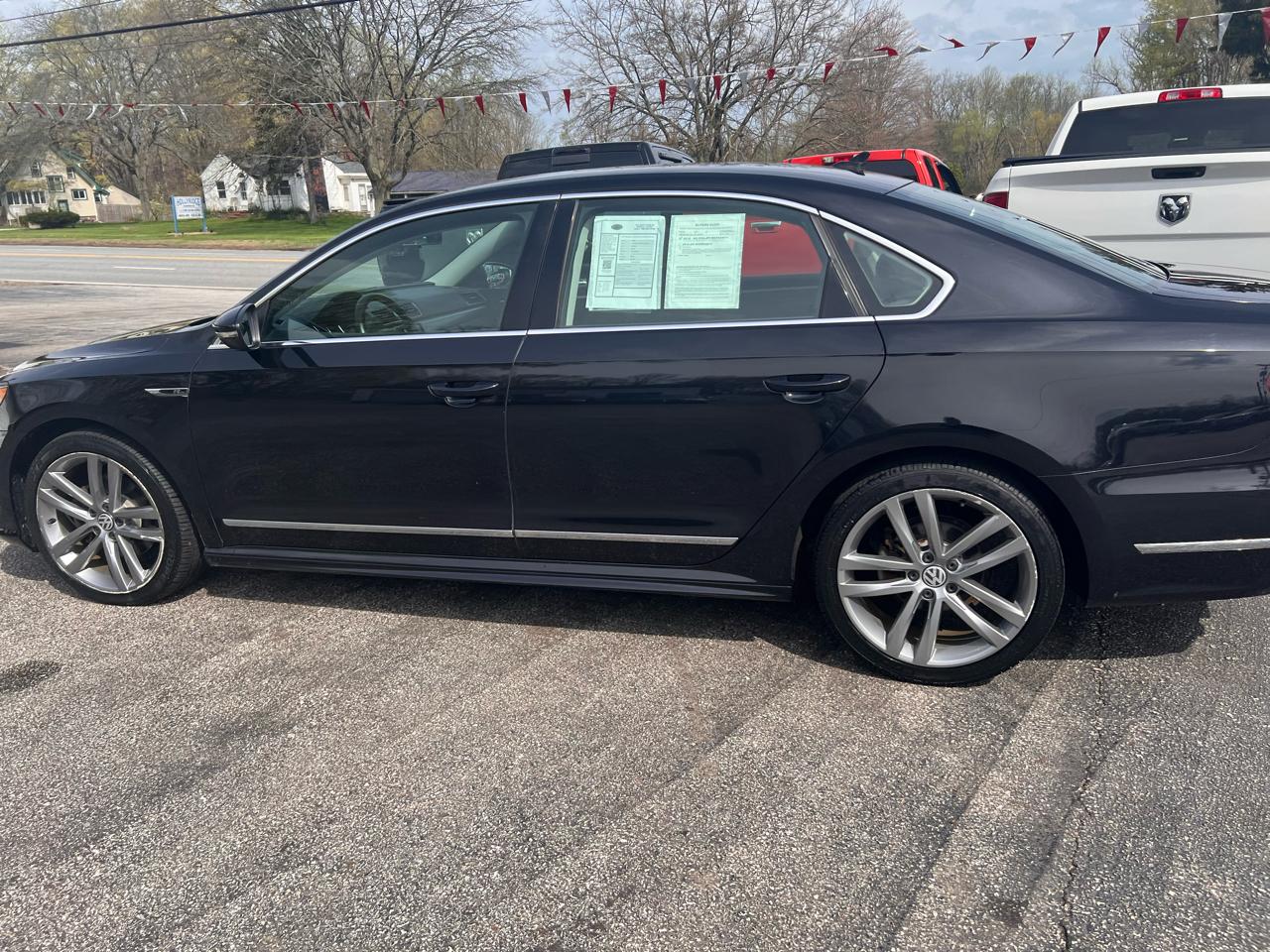 Volkswagen Passat R-Line w/Comfort Pkg Auto 2017