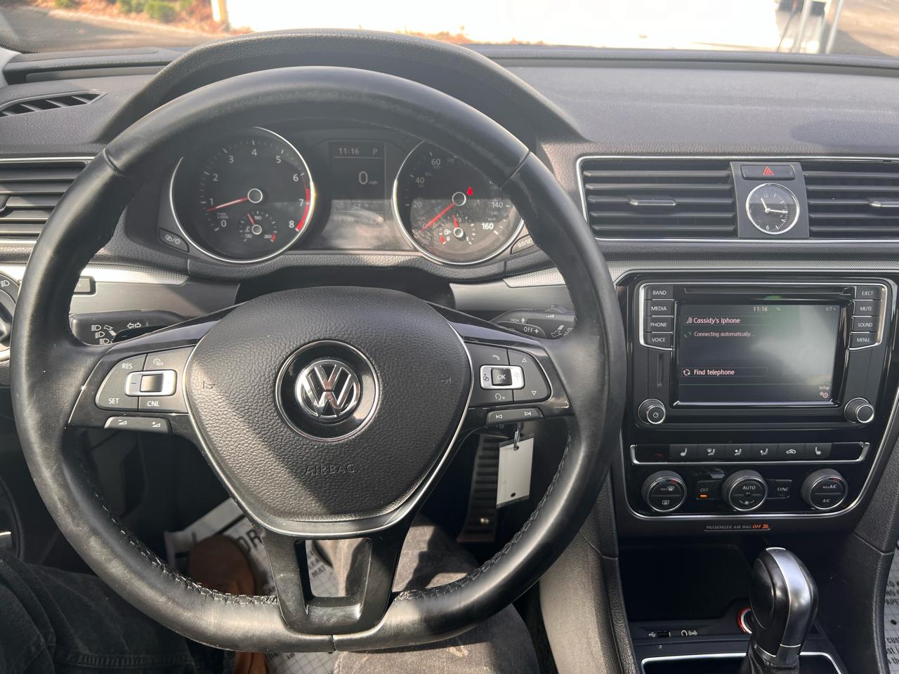 Volkswagen Passat R-Line w/Comfort Pkg Auto 2017