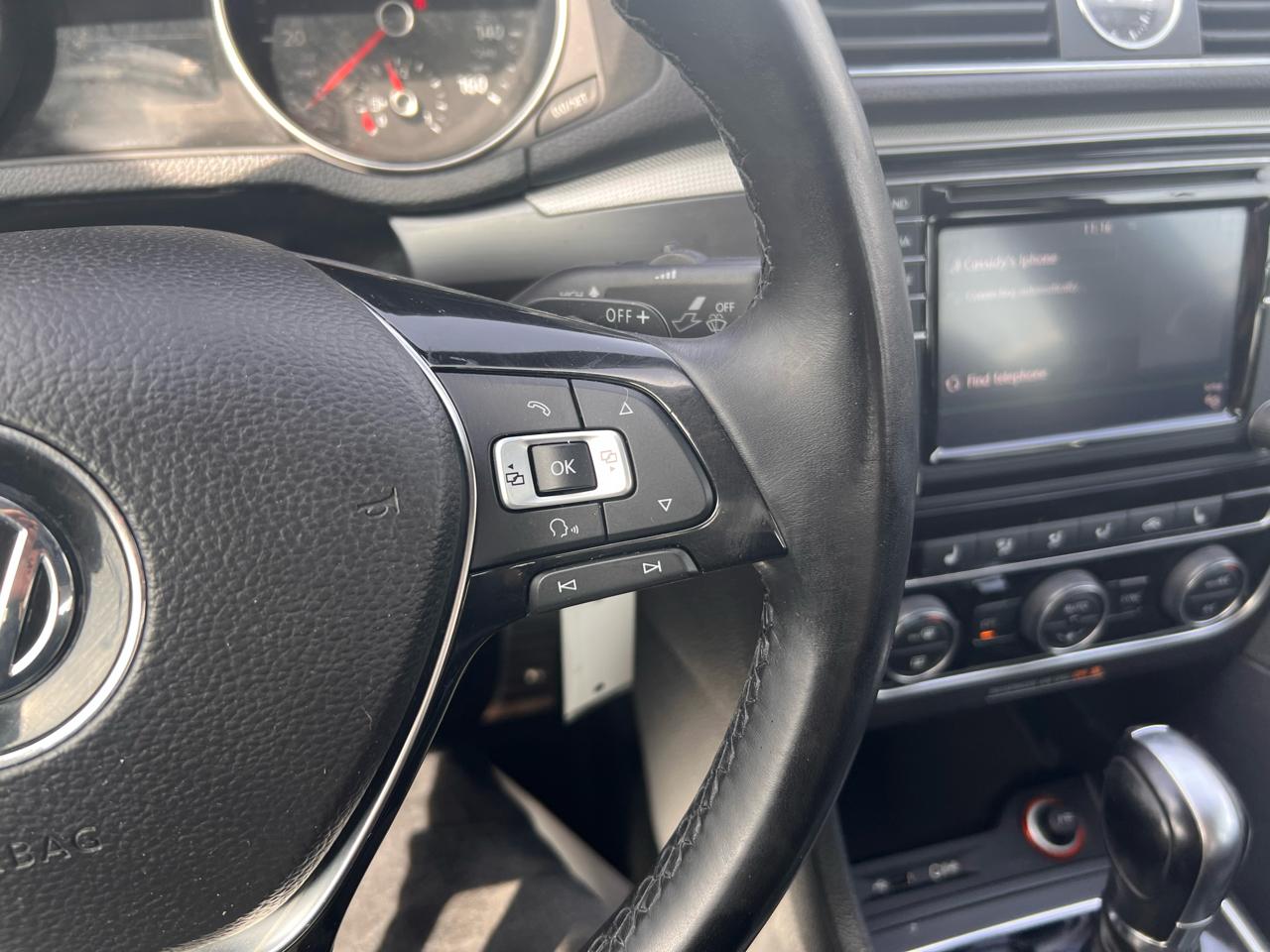 Volkswagen Passat R-Line w/Comfort Pkg Auto 2017