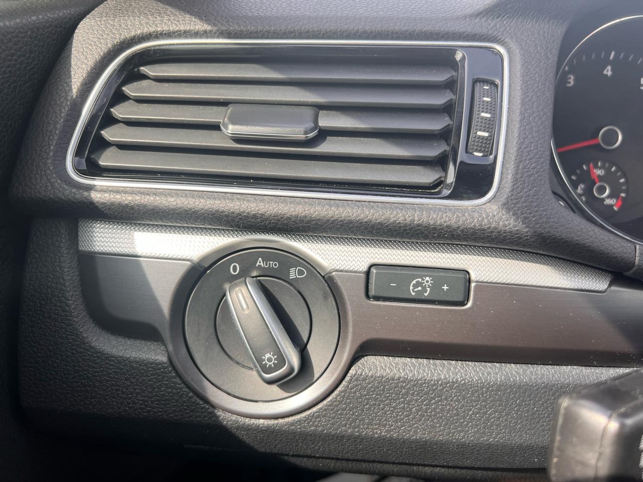 Volkswagen Passat R-Line w/Comfort Pkg Auto 2017