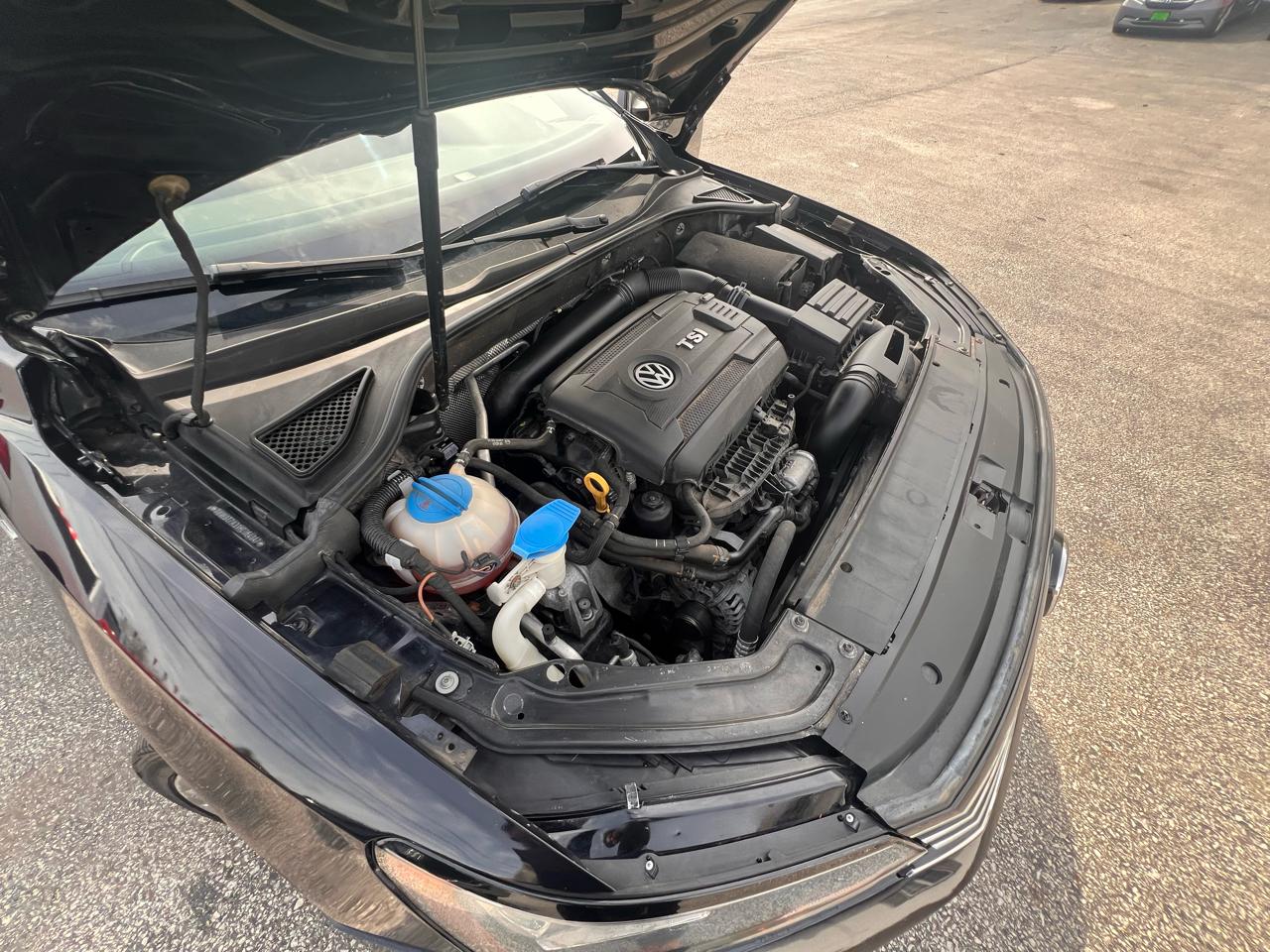 Volkswagen Passat R-Line w/Comfort Pkg Auto 2017