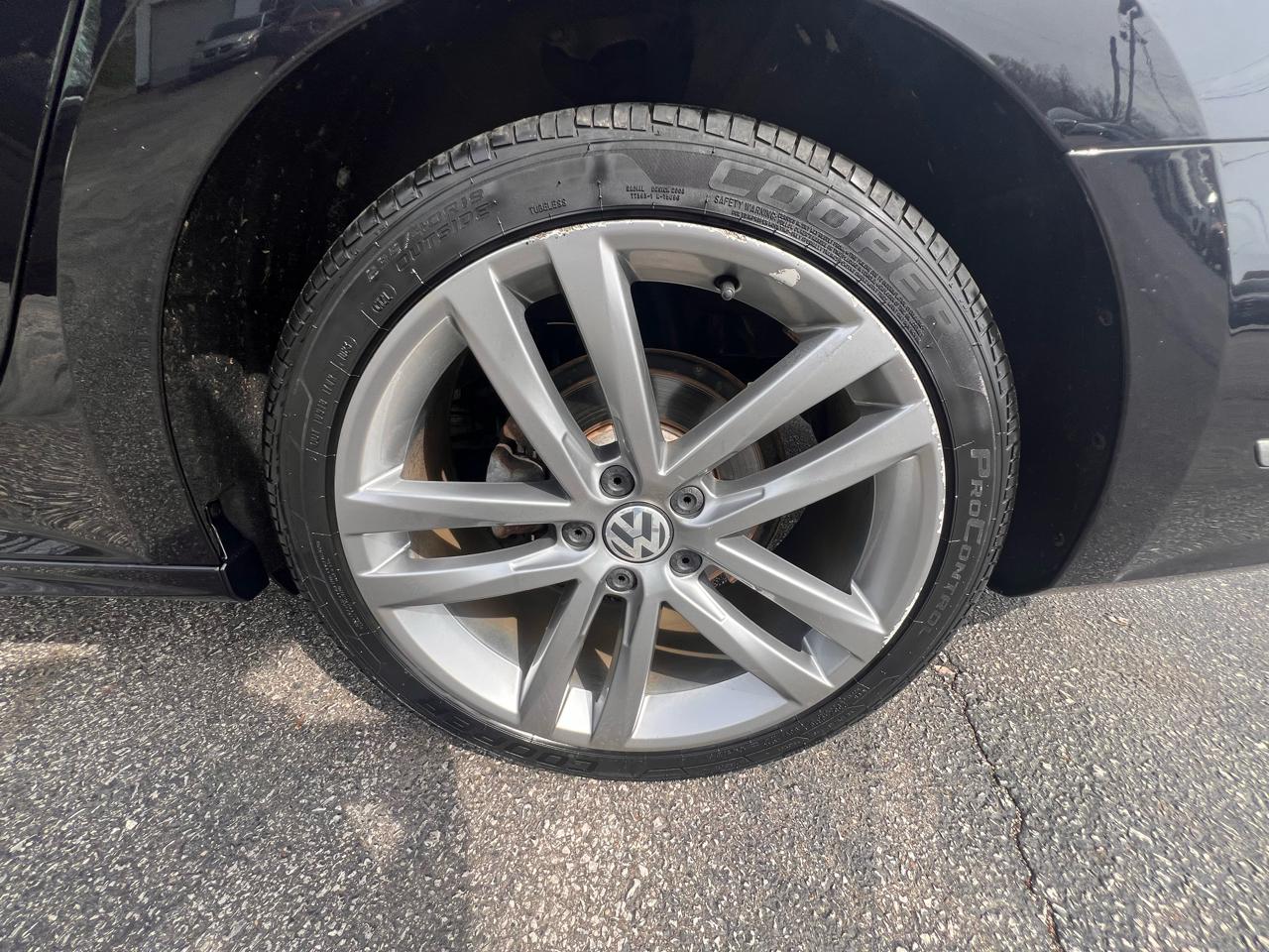 Volkswagen Passat R-Line w/Comfort Pkg Auto 2017