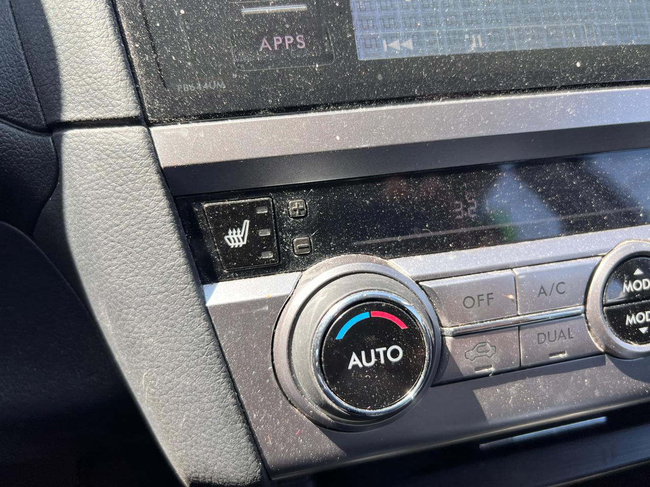 Subaru Legacy 4dr Sdn 2.5i Premium 2015