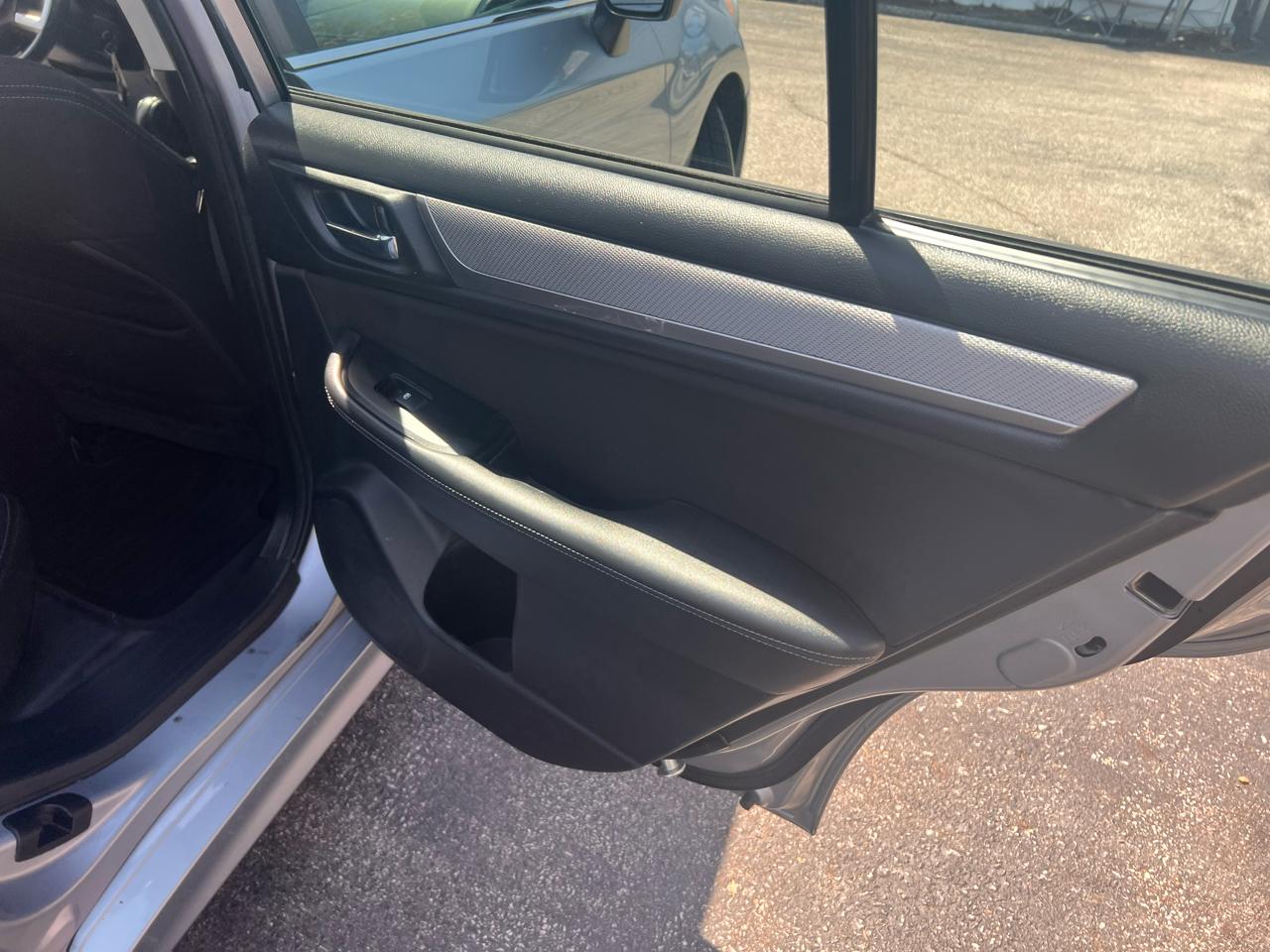 Subaru Legacy 4dr Sdn 2.5i Premium 2015