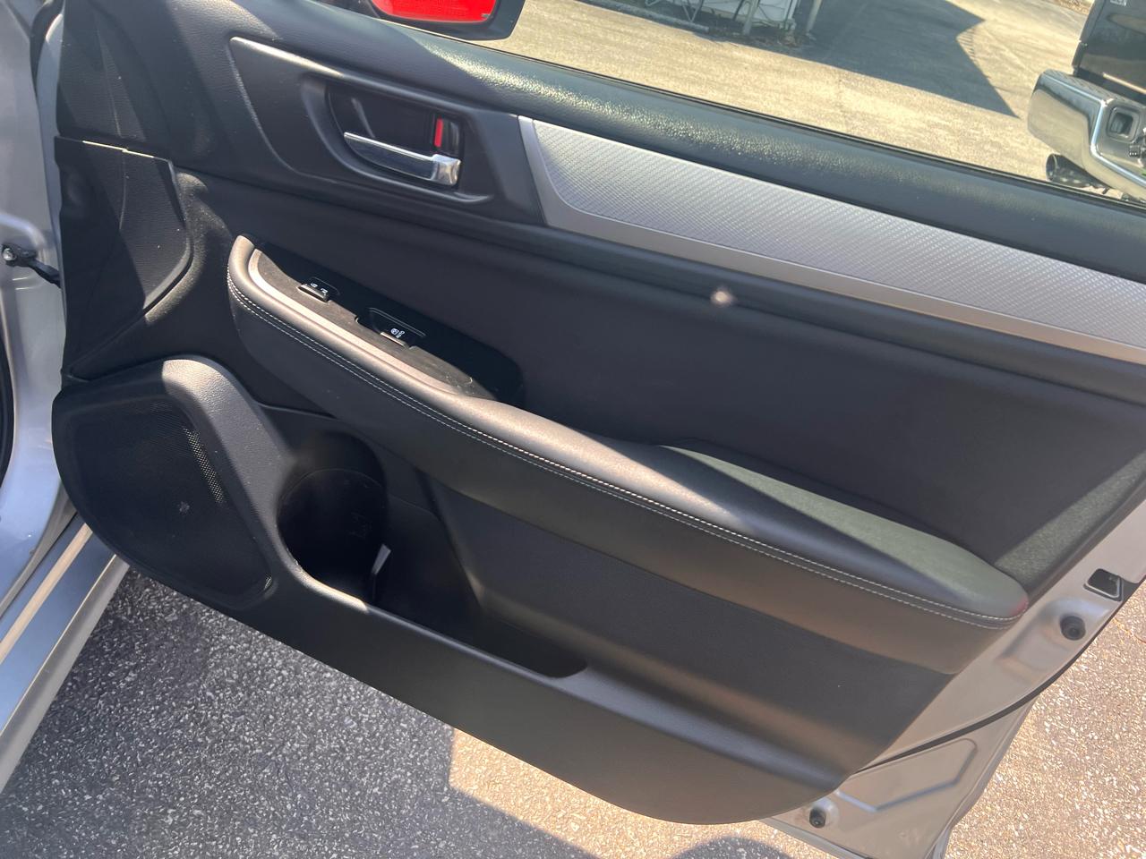 Subaru Legacy 4dr Sdn 2.5i Premium 2015