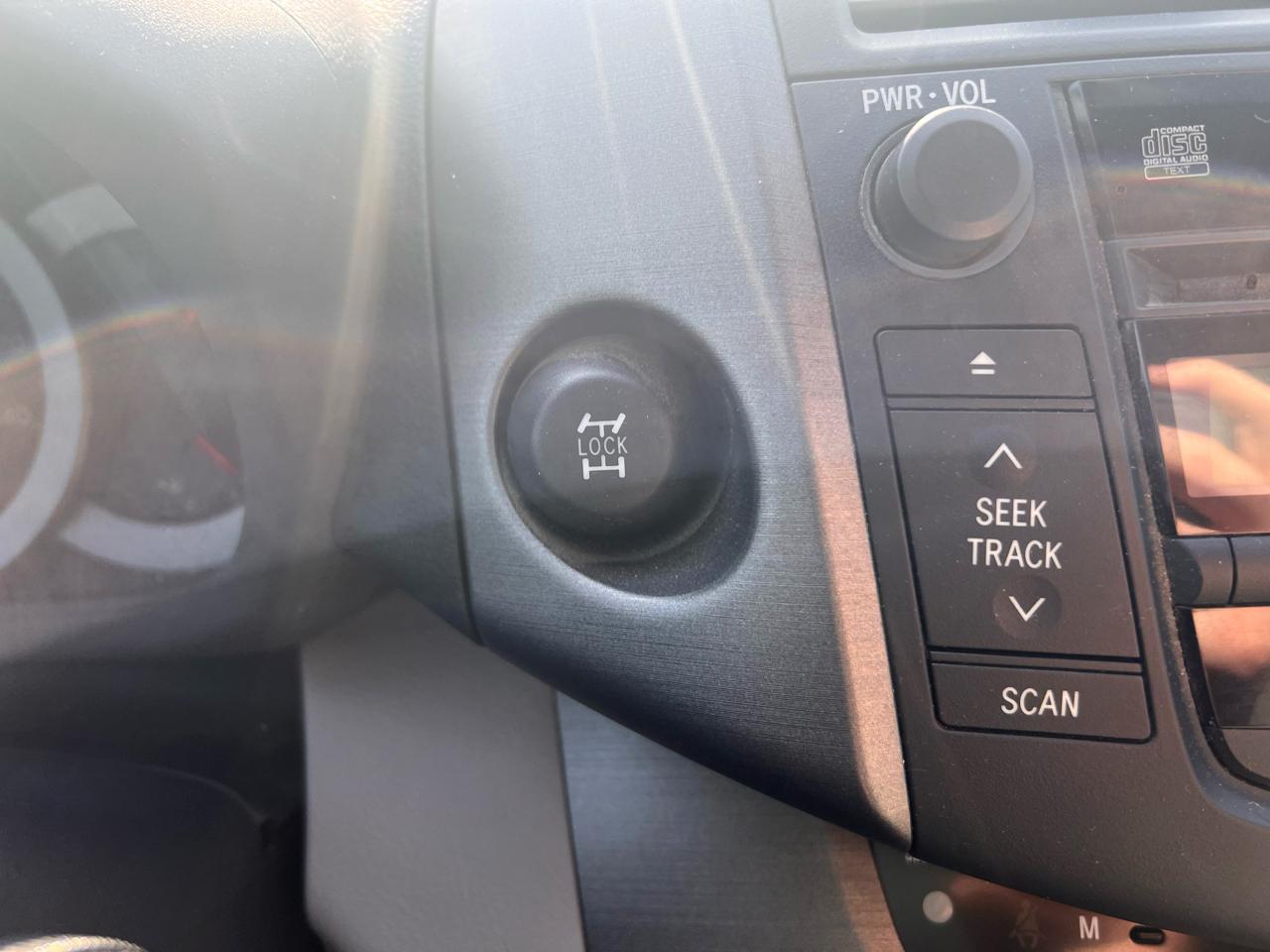 Toyota RAV4 4WD 4dr 4-cyl 4-Spd AT (Natl) 2011