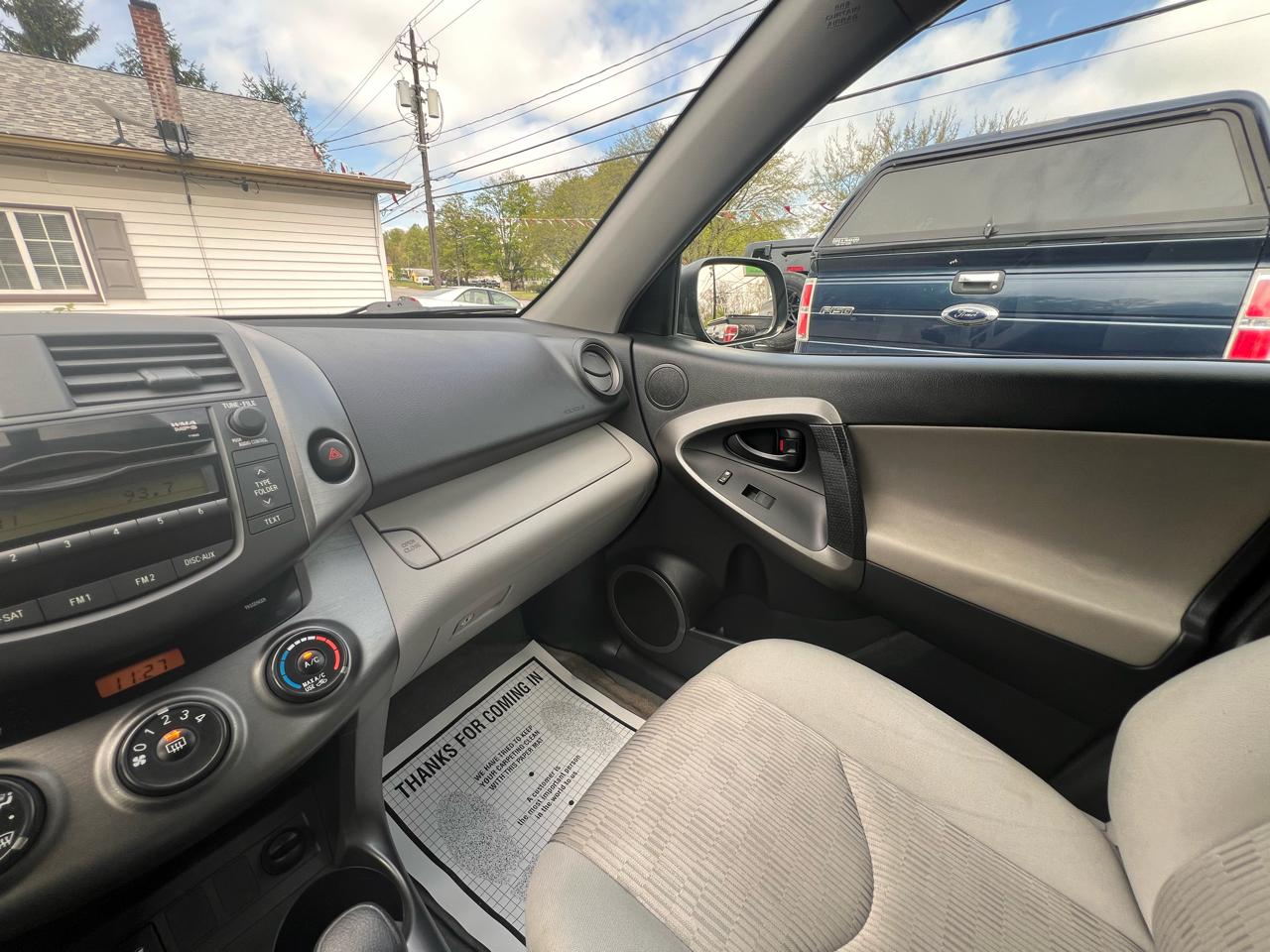 Toyota RAV4 4WD 4dr 4-cyl 4-Spd AT (Natl) 2011