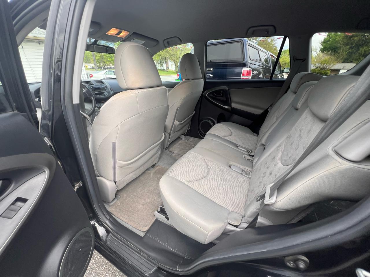 Toyota RAV4 4WD 4dr 4-cyl 4-Spd AT (Natl) 2011