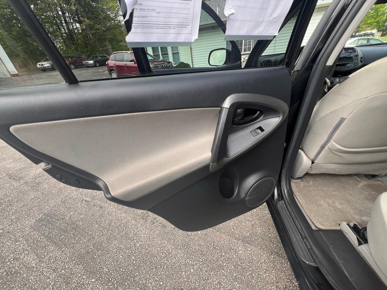 Toyota RAV4 4WD 4dr 4-cyl 4-Spd AT (Natl) 2011