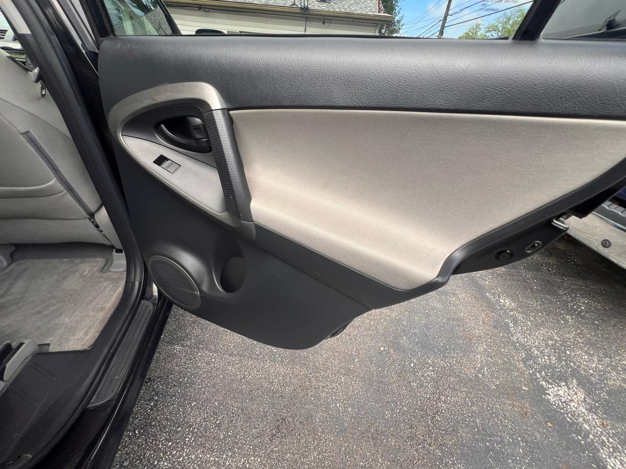 Toyota RAV4 4WD 4dr 4-cyl 4-Spd AT (Natl) 2011