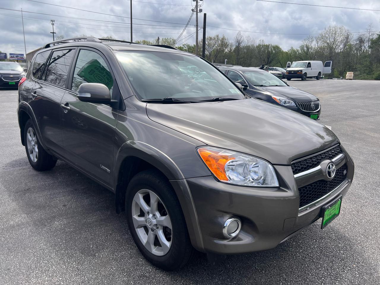 Toyota RAV4 4WD 4dr V6 5-Spd AT Ltd (Natl) 2011