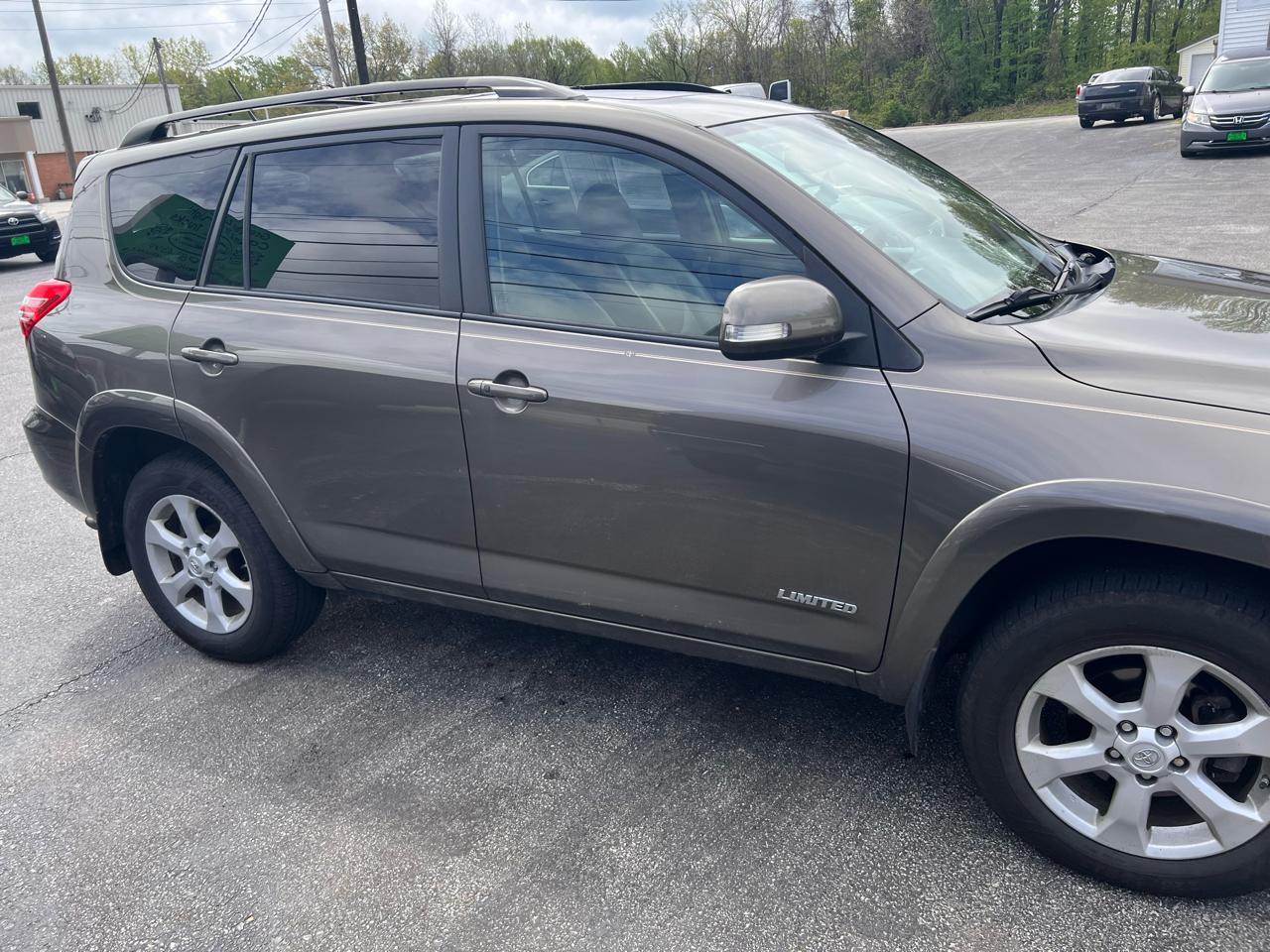 Toyota RAV4 4WD 4dr V6 5-Spd AT Ltd (Natl) 2011
