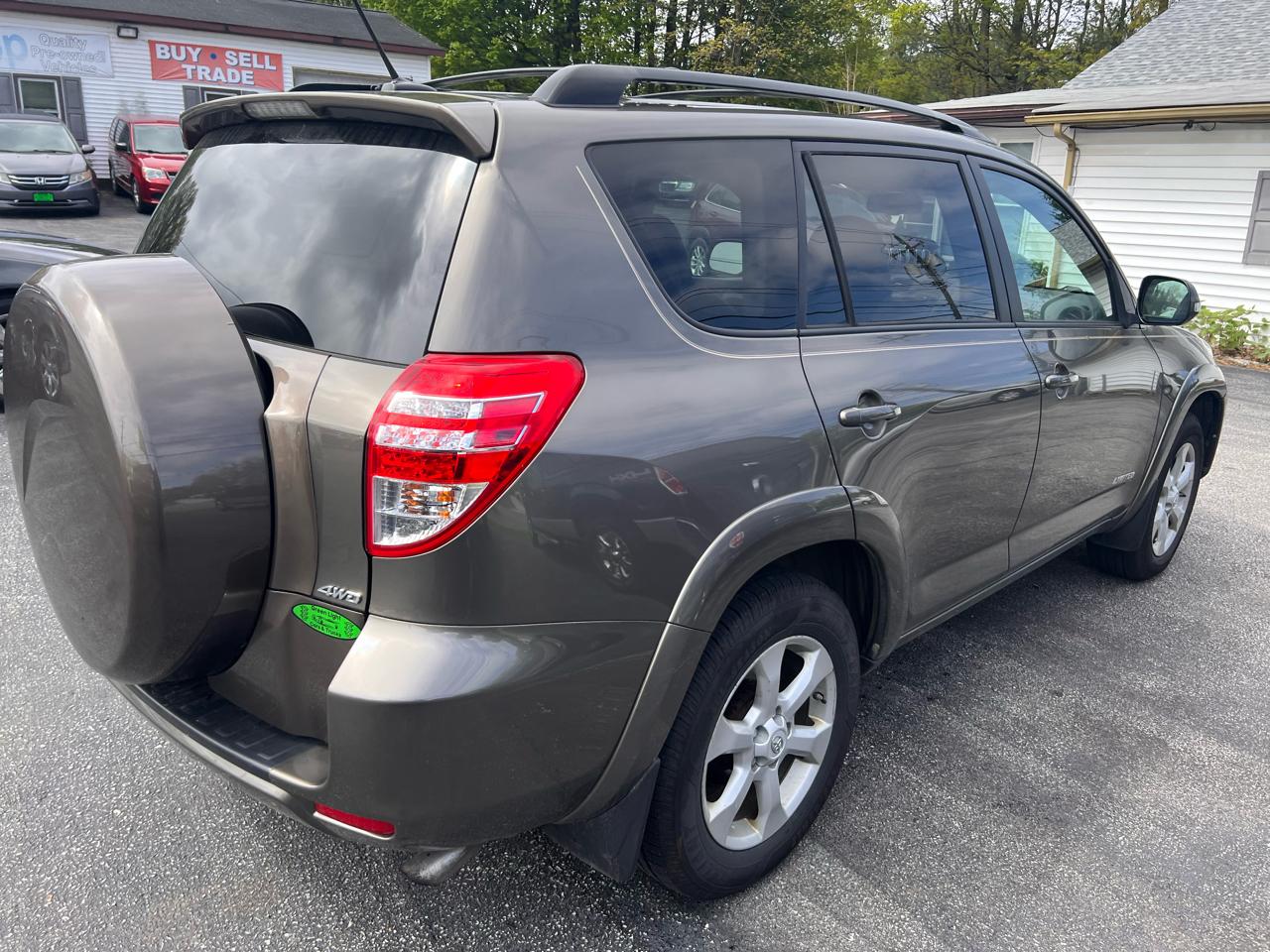 Toyota RAV4 4WD 4dr V6 5-Spd AT Ltd (Natl) 2011