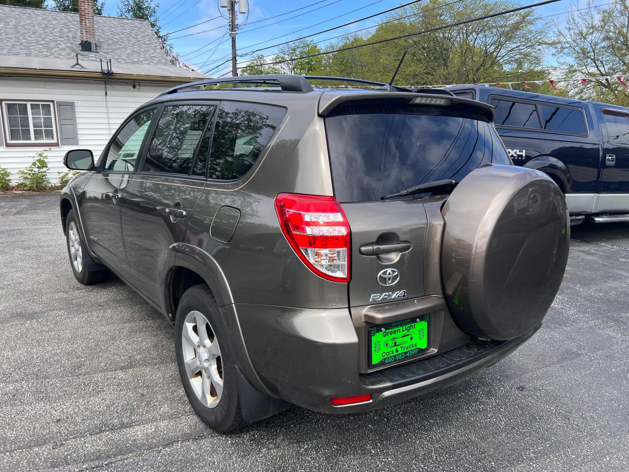 Toyota RAV4 4WD 4dr V6 5-Spd AT Ltd (Natl) 2011