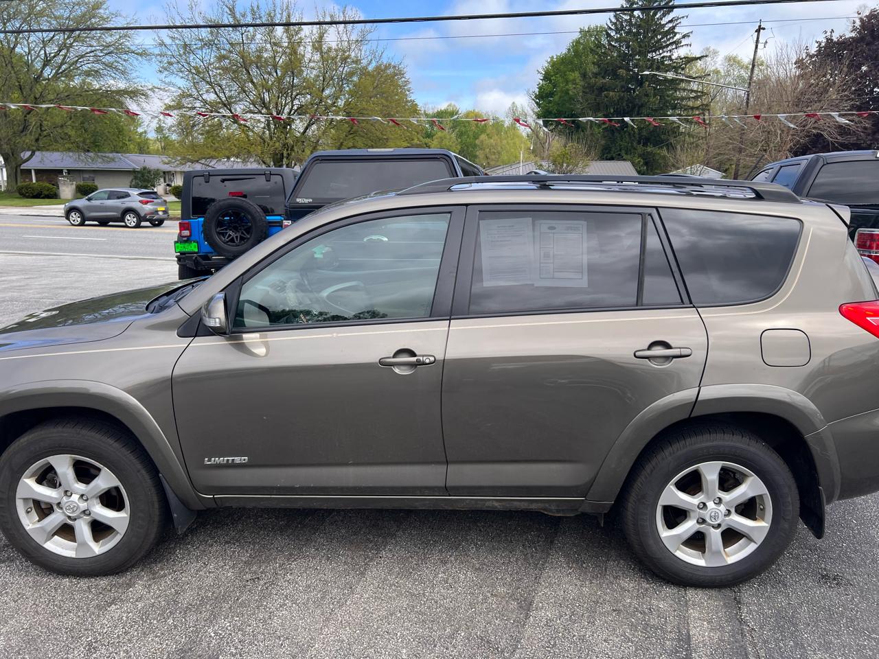 Toyota RAV4 4WD 4dr V6 5-Spd AT Ltd (Natl) 2011