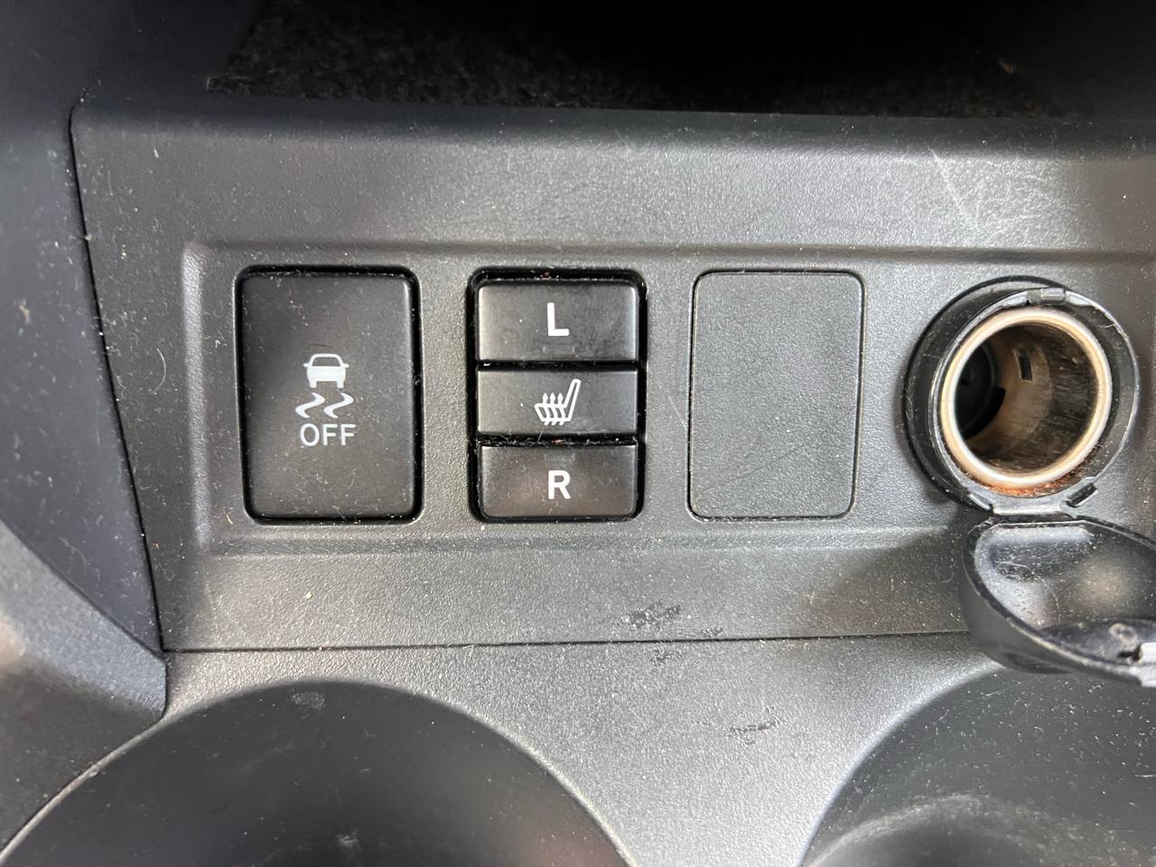 Toyota RAV4 4WD 4dr V6 5-Spd AT Ltd (Natl) 2011