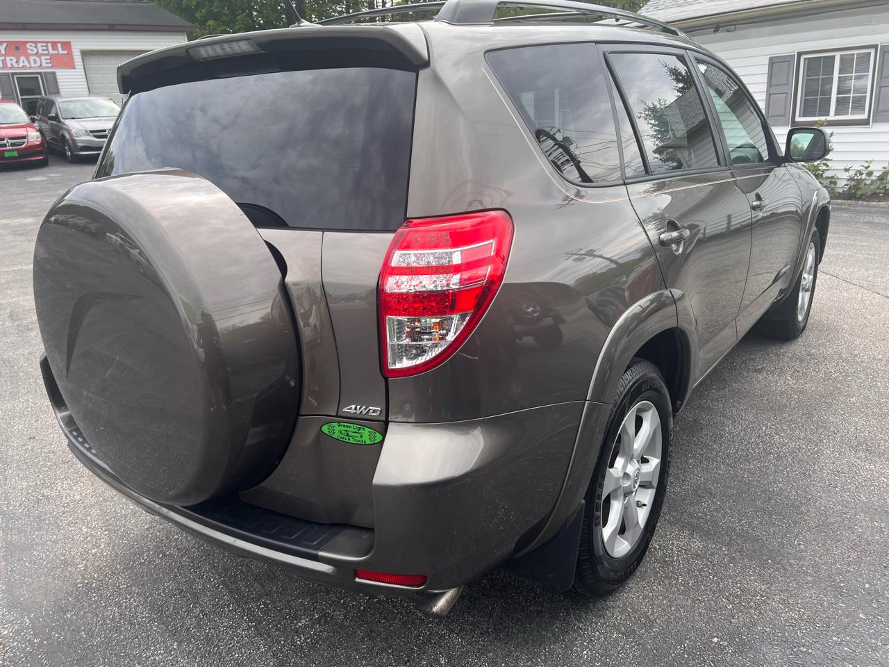 Toyota RAV4 4WD 4dr V6 5-Spd AT Ltd (Natl) 2011