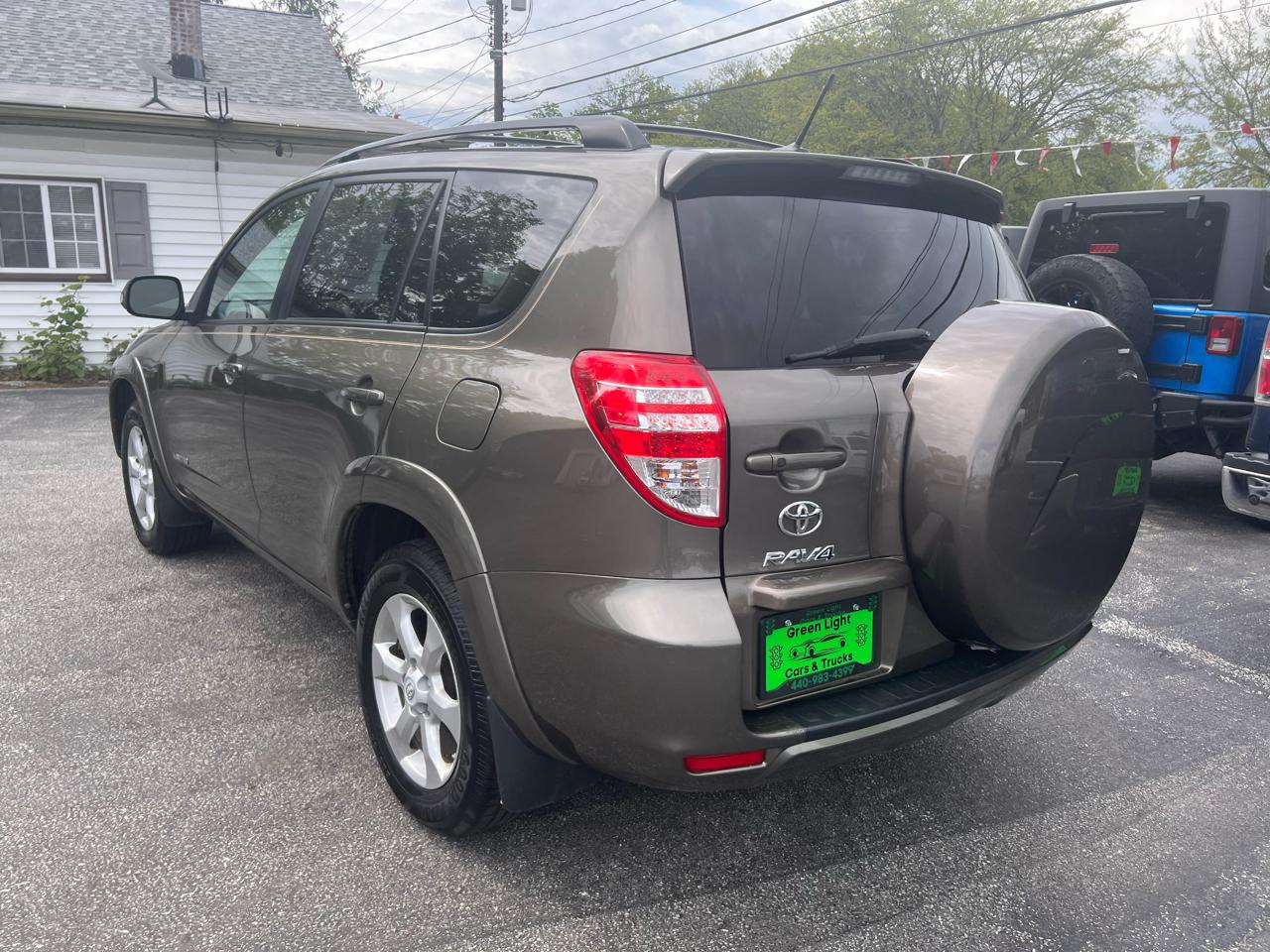 Toyota RAV4 4WD 4dr V6 5-Spd AT Ltd (Natl) 2011