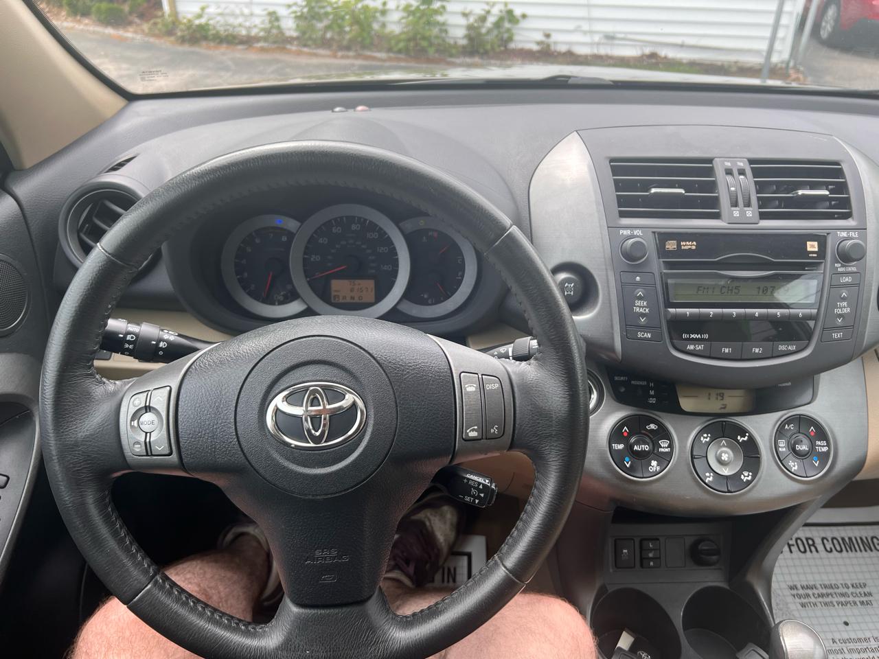 Toyota RAV4 4WD 4dr V6 5-Spd AT Ltd (Natl) 2011