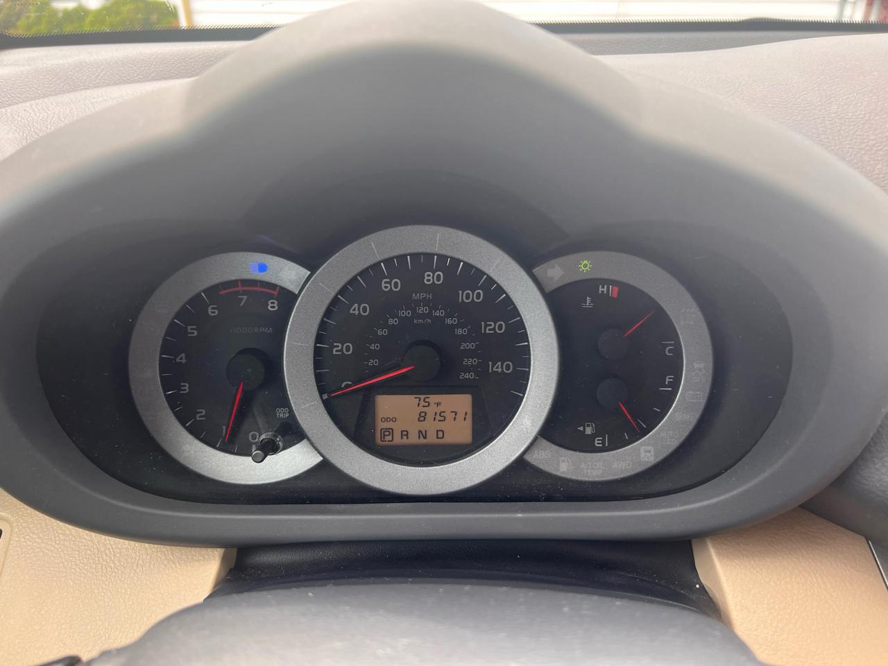 Toyota RAV4 4WD 4dr V6 5-Spd AT Ltd (Natl) 2011