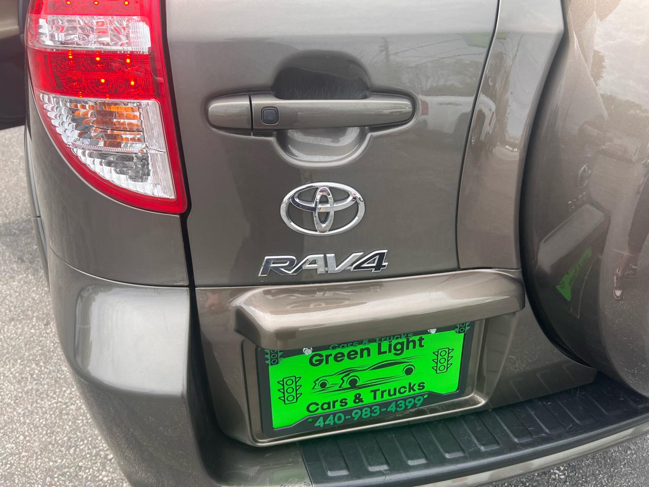 Toyota RAV4 4WD 4dr V6 5-Spd AT Ltd (Natl) 2011