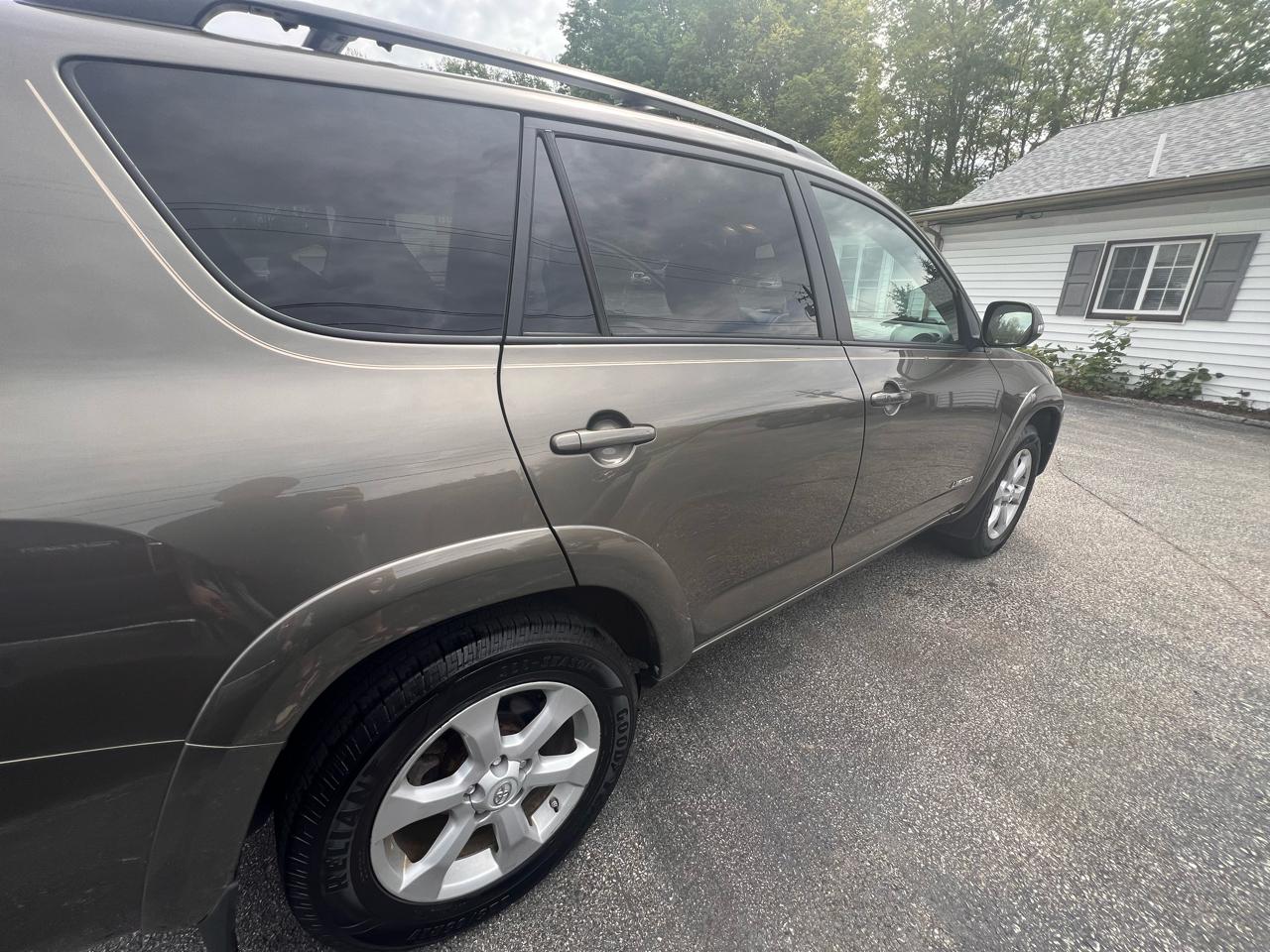 Toyota RAV4 4WD 4dr V6 5-Spd AT Ltd (Natl) 2011