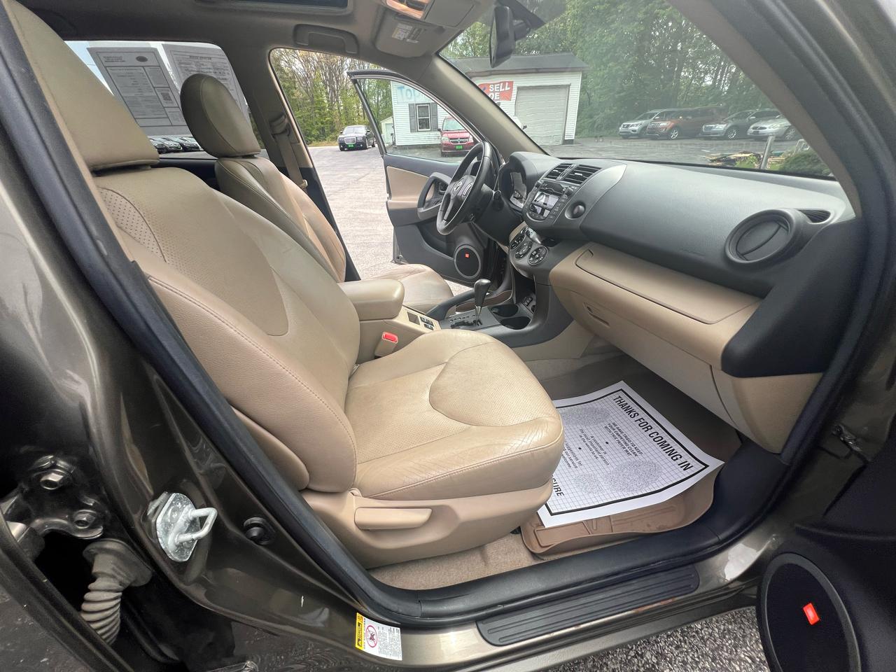 Toyota RAV4 4WD 4dr V6 5-Spd AT Ltd (Natl) 2011
