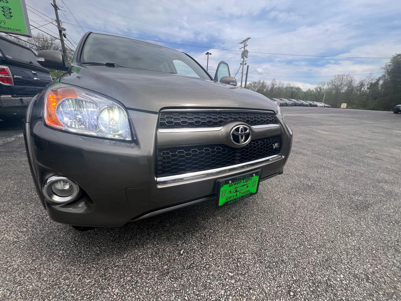 Toyota RAV4 4WD 4dr V6 5-Spd AT Ltd (Natl) 2011