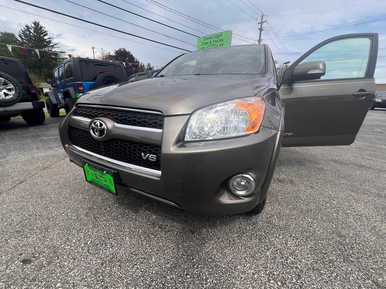 Toyota RAV4 4WD 4dr V6 5-Spd AT Ltd (Natl) 2011