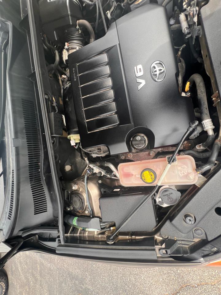 Toyota RAV4 4WD 4dr V6 5-Spd AT Ltd (Natl) 2011