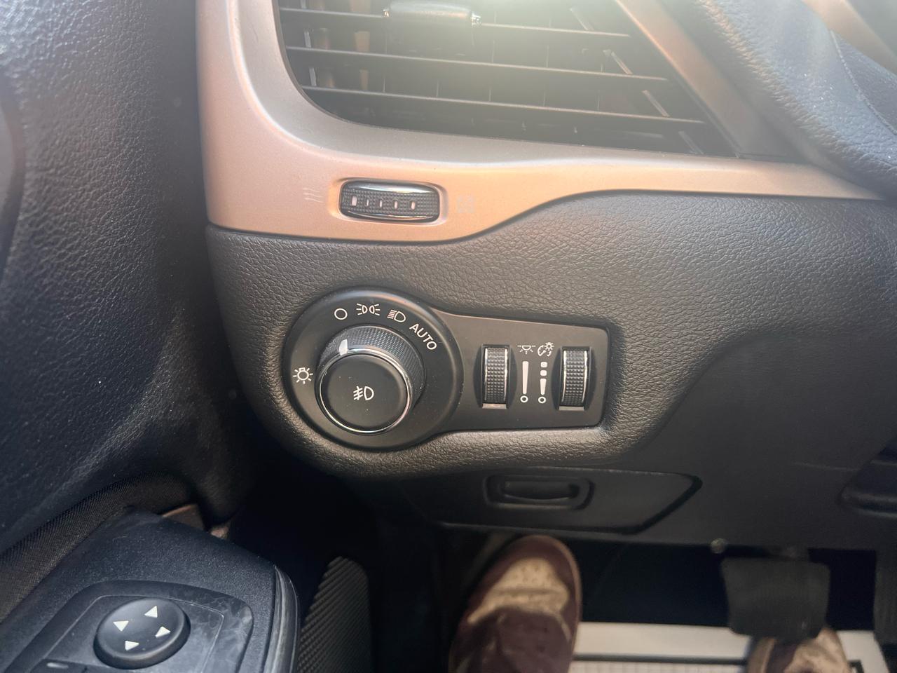 Jeep Cherokee 4WD 4dr Latitude 2015