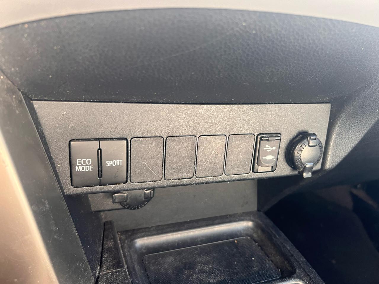 Toyota RAV4 AWD 4dr LE (Natl) 2015