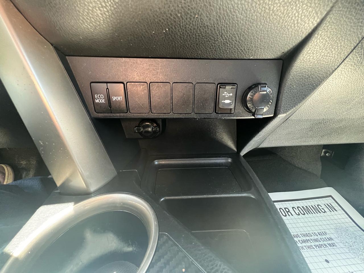Toyota RAV4 AWD 4dr LE (Natl) 2015