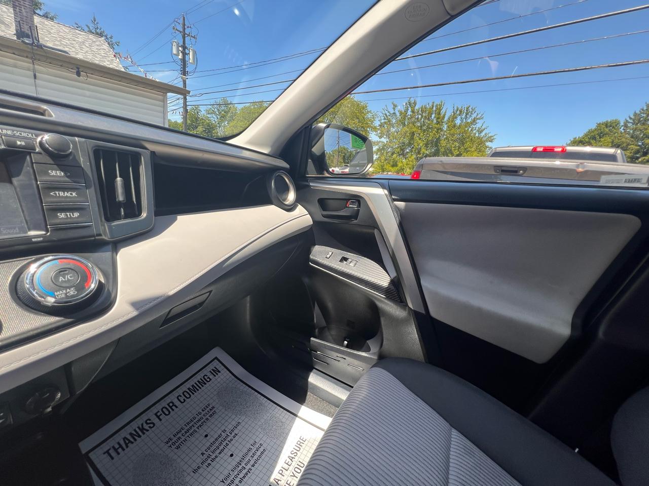 Toyota RAV4 AWD 4dr LE (Natl) 2015