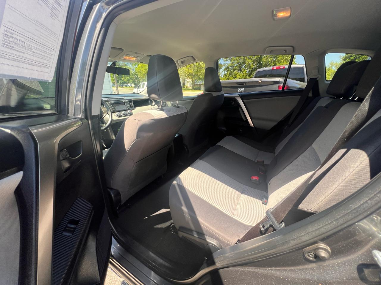 Toyota RAV4 AWD 4dr LE (Natl) 2015