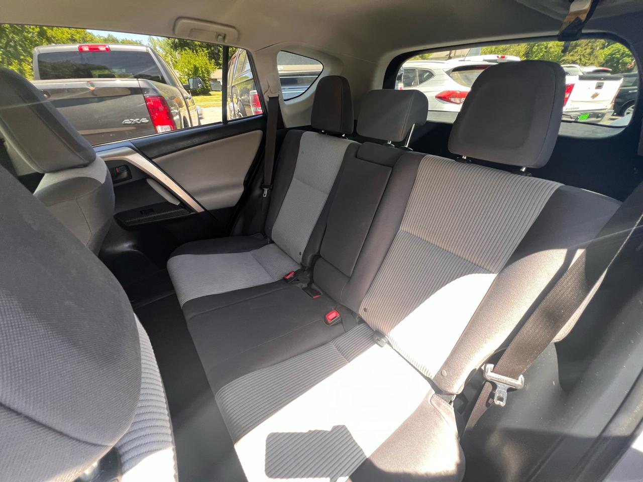 Toyota RAV4 AWD 4dr LE (Natl) 2015