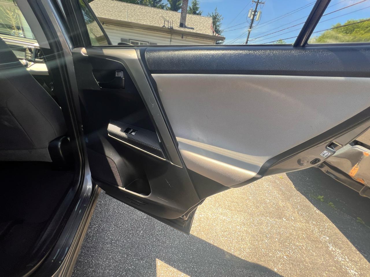 Toyota RAV4 AWD 4dr LE (Natl) 2015