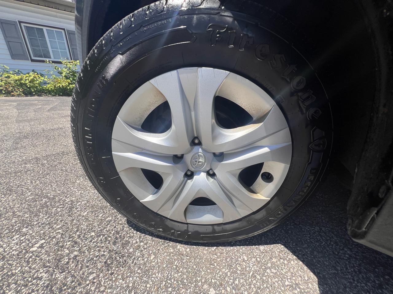 Toyota RAV4 AWD 4dr LE (Natl) 2015