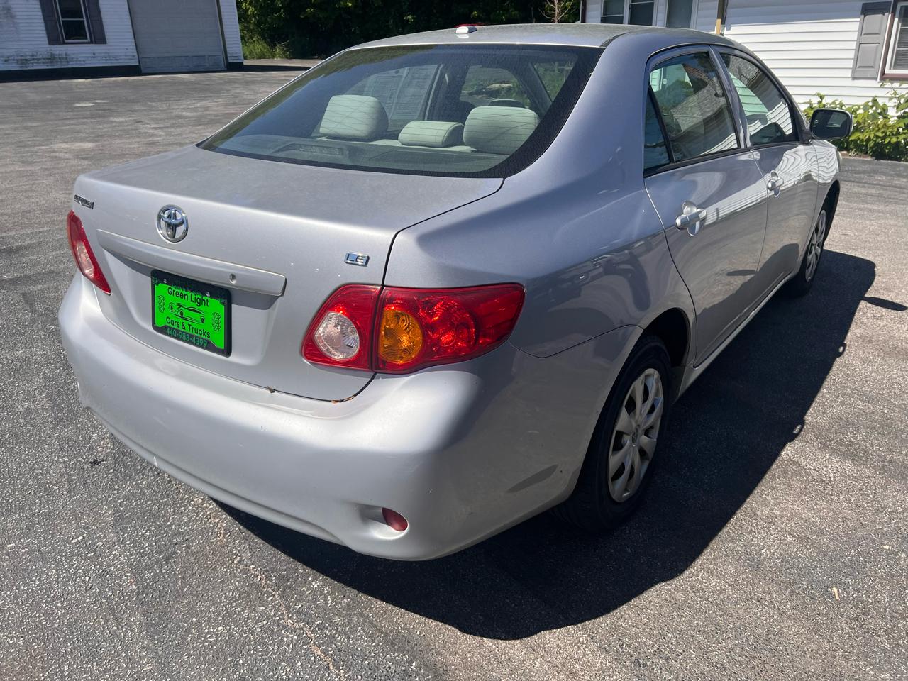 Toyota Corolla 4dr Sdn Man (Natl) 2009