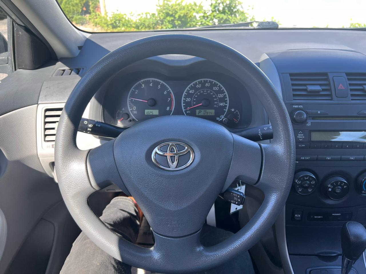 Toyota Corolla 4dr Sdn Man (Natl) 2009
