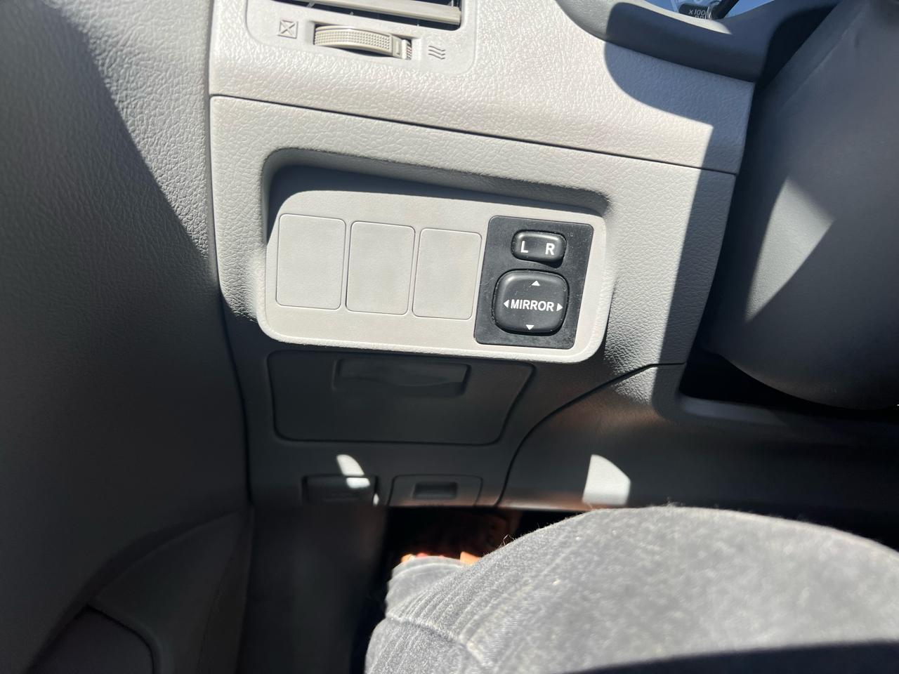 Toyota Corolla 4dr Sdn Man (Natl) 2009