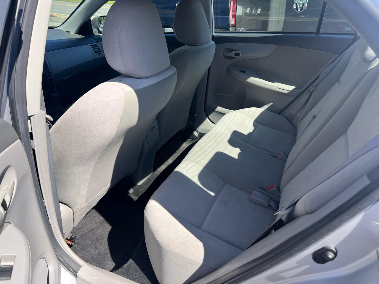 Toyota Corolla 4dr Sdn Man (Natl) 2009