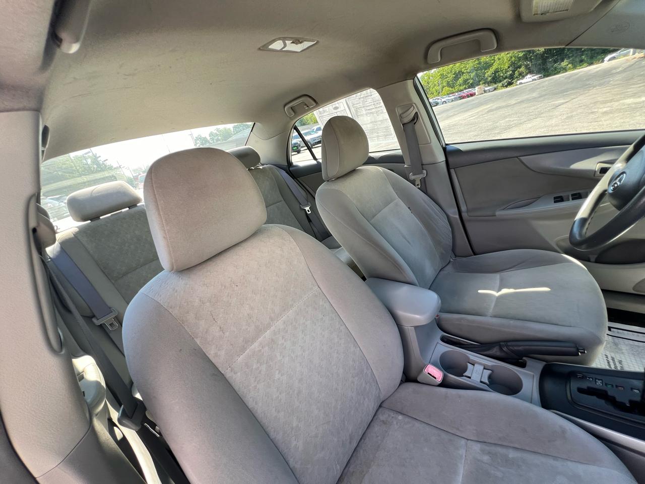 Toyota Corolla 4dr Sdn Man (Natl) 2009