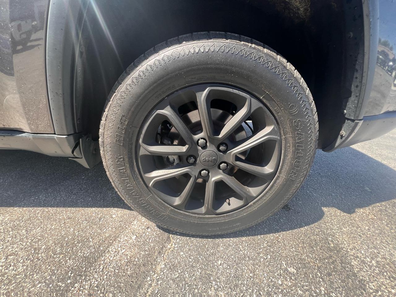 Jeep Grand Cherokee 4WD 4dr Laredo 2016