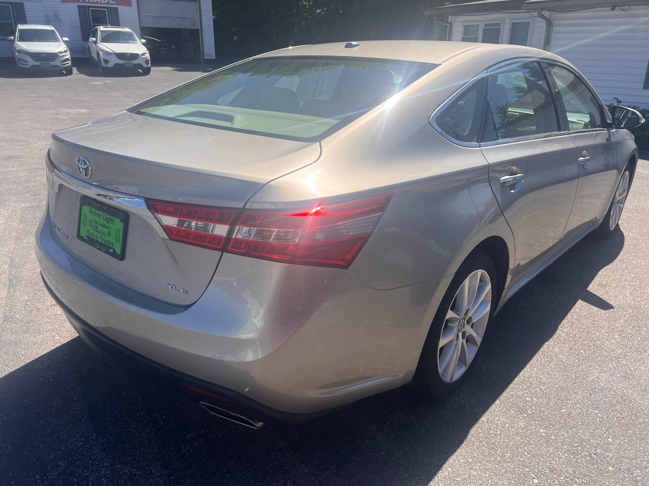 Toyota Avalon 4dr Sdn XLE Touring (Natl) 2013