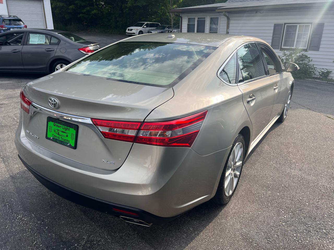 Toyota Avalon 4dr Sdn XLE Touring (Natl) 2013