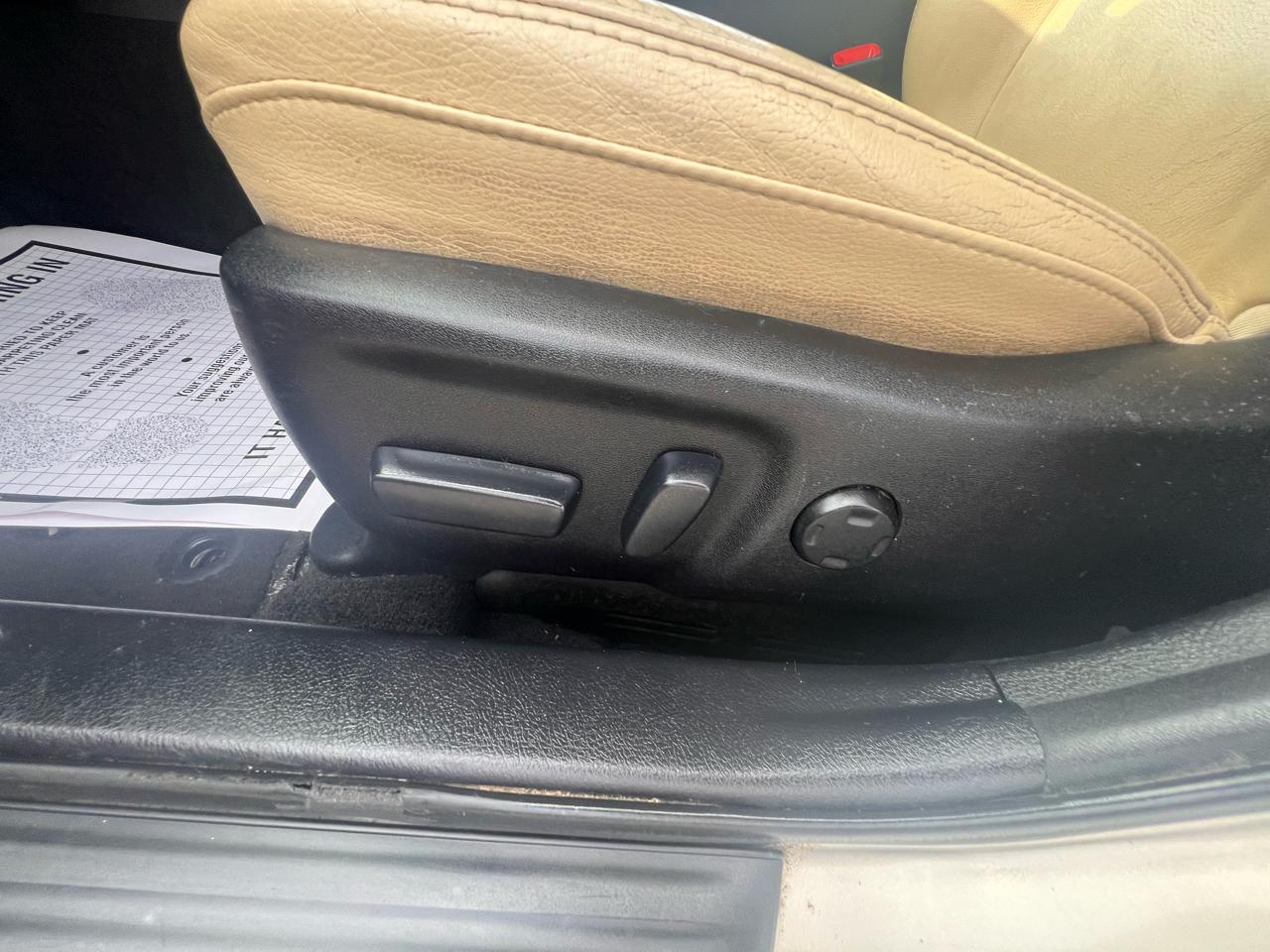 Toyota Avalon 4dr Sdn XLE Touring (Natl) 2013