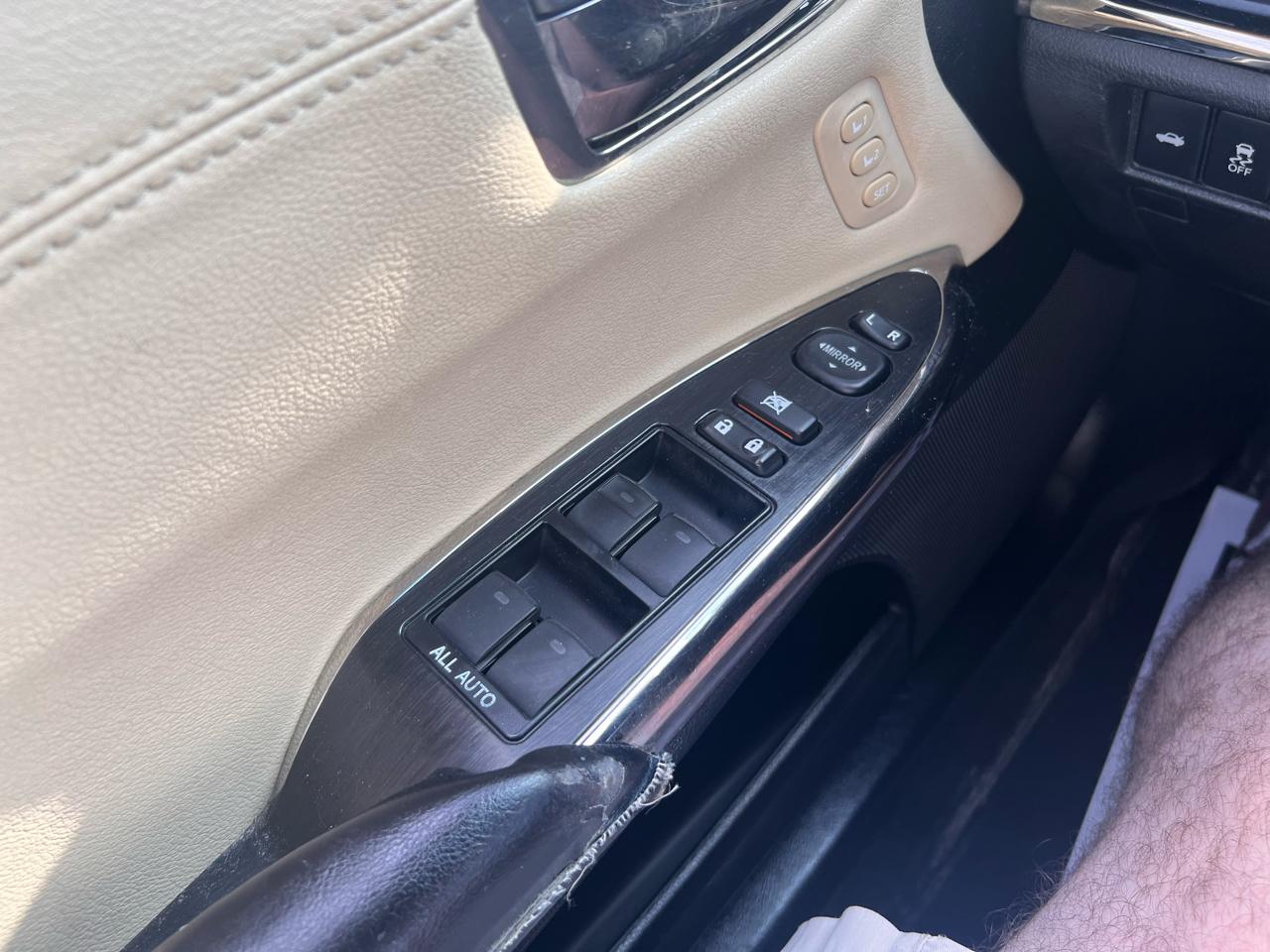 Toyota Avalon 4dr Sdn XLE Touring (Natl) 2013